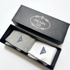 配包装 🌟【一盒2双】 🌟Prada 普拉达 经典字母logo纯棉袜 小腿堆堆袜,ins超火爆红人同款,精美 面料,潮 配包装 🌟【一盒2双】 🌟Prada 普拉达 经典字母logo纯棉袜 小腿堆堆袜,ins超火爆红人同款,精美 面料,潮