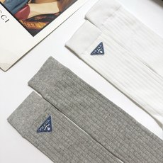 配包装 🌟【一盒2双】 🌟Prada 普拉达 经典字母logo纯棉袜 小腿堆堆袜,ins超火爆红人同款,精美 面料,潮 配包装 🌟【一盒2双】 🌟Prada 普拉达 经典字母logo纯棉袜 小腿堆堆袜,ins超火爆红人同款,精美 面料,潮