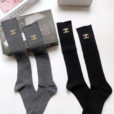 配包装 🌟【一盒一双】 🌟Chanel 香奈儿 经典双C字母logo纯棉长筒袜 小腿袜 🌟ins爆款!专柜在售ing 配包装 🌟【一盒一双】 🌟Chanel 香奈儿 经典双C字母logo纯棉长筒袜 小腿袜 🌟ins爆款!专柜在售ing