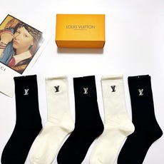 配包装 🌟【一盒5 双】 🌟 LV 路易威登 经典刺绣字母logo 纯棉中筒袜 ,ins超火爆小腿袜,纯棉面料,潮 配包装 🌟【一盒5 双】 🌟 LV 路易威登 经典刺绣字母logo 纯棉中筒袜 ,ins超火爆小腿袜,纯棉面料,潮