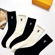 配包装 🌟【一盒5 双】 🌟 LV 路易威登 经典刺绣字母logo 纯棉中筒袜 ,ins超火爆小腿袜,纯棉面料,潮 配包装 🌟【一盒5 双】 🌟 LV 路易威登 经典刺绣字母logo 纯棉中筒袜 ,ins超火爆小腿袜,纯棉面料,潮