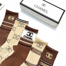 配包装 🌟【一盒5 双】 🌟Chanel香奈儿 经典字母logo ins超火爆中筒袜,纯棉面料,潮人必备 ,经典配色 配包装 🌟【一盒5 双】 🌟Chanel香奈儿 经典字母logo ins超火爆中筒袜,纯棉面料,潮人必备 ,经典配色