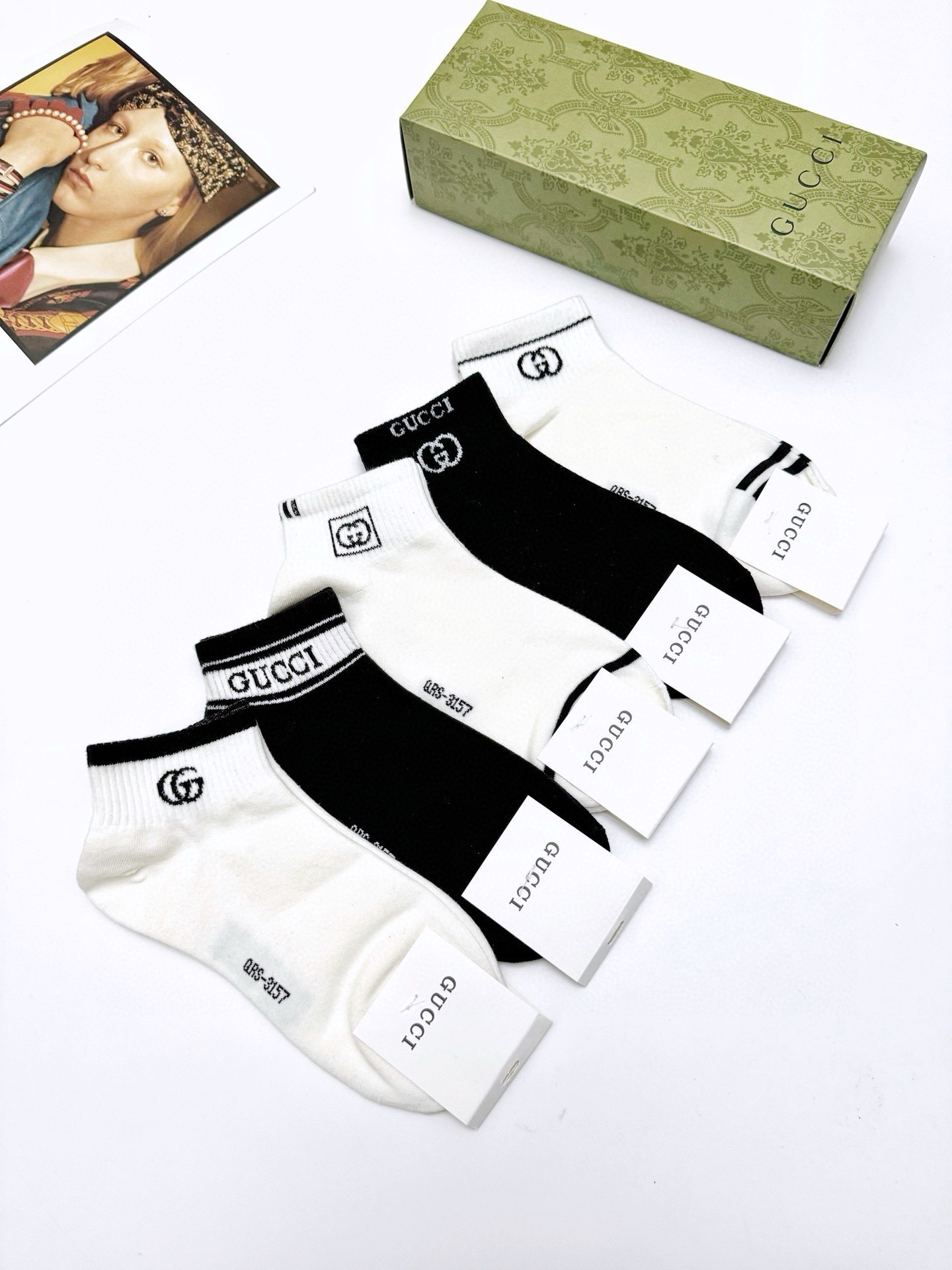 配包装 🌟【一盒5 双】 🌟Gucci 古琦 经典字母logo 双G 短袜 ,ins超火爆短袜,纯棉面料,潮人必备 配包装 🌟【一盒5 双】 🌟Gucci 古琦 经典字母logo 双G 短袜 ,ins超火爆短袜,纯棉面料,潮人必备