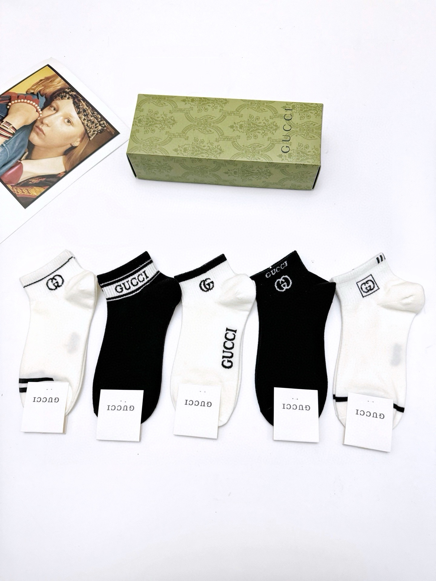 配包装 🌟【一盒5 双】 🌟Gucci 古琦 经典字母logo 双G 短袜 ,ins超火爆短袜,纯棉面料,潮人必备 配包装 🌟【一盒5 双】 🌟Gucci 古琦 经典字母logo 双G 短袜 ,ins超火爆短袜,纯棉面料,潮人必备