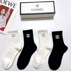 配包装 🌟【一盒4双】 🌟Chanel 香奈儿 经典纯色 字母logo 纯棉中筒袜 🌟ins爆款!专柜在售ing 🌟原 配包装 🌟【一盒4双】 🌟Chanel 香奈儿 经典纯色 字母logo 纯棉中筒袜 🌟ins爆款!专柜在售ing 🌟原