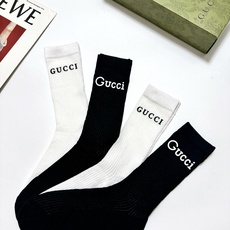配包装 🌟【一盒4 双】 🌟Gucci 古奇 爆款双G字母 长筒袜 小腿袜,短腿袜 。专柜同步发售ing ,巨多明星红 配包装 🌟【一盒4 双】 🌟Gucci 古奇 爆款双G字母 长筒袜 小腿袜,短腿袜 。专柜同步发售ing ,巨多明星红