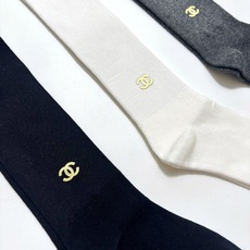 配包装 🌟【一盒一双】 🌟Chanel 香奈儿 经典双C字母logo纯棉长筒袜 小腿袜 🌟ins爆款!专柜在售ing 配包装 🌟【一盒一双】 🌟Chanel 香奈儿 经典双C字母logo纯棉长筒袜 小腿袜 🌟ins爆款!专柜在售ing