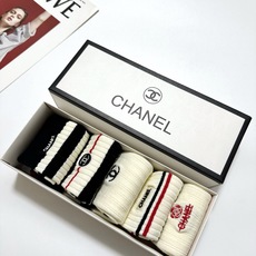 配包装 🌟【一盒5 双】 🌟Chanel 香奈儿 经典字母刺绣logo 纯棉中筒袜 ,ins超火爆中筒袜 纯棉小腿 配包装 🌟【一盒5 双】 🌟Chanel 香奈儿 经典字母刺绣logo 纯棉中筒袜 ,ins超火爆中筒袜 纯棉小腿