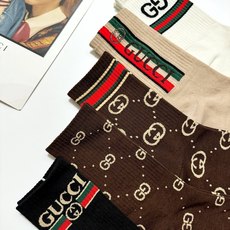 配包装 🌟【一盒5 双】 🌟Gucci 古琦 经典字母logo 纯棉中筒袜 ,ins超火爆配色 ,纯棉面料,潮人必 配包装 🌟【一盒5 双】 🌟Gucci 古琦 经典字母logo 纯棉中筒袜 ,ins超火爆配色 ,纯棉面料,潮人必