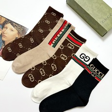 配包装 🌟【一盒5 双】 🌟Gucci 古琦 经典字母logo 纯棉中筒袜 ,ins超火爆配色 ,纯棉面料,潮人必 配包装 🌟【一盒5 双】 🌟Gucci 古琦 经典字母logo 纯棉中筒袜 ,ins超火爆配色 ,纯棉面料,潮人必
