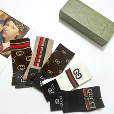 配包装 🌟【一盒5 双】 🌟Gucci 古琦 经典字母logo 纯棉中筒袜 ,ins超火爆配色 ,纯棉面料,潮人必 配包装 🌟【一盒5 双】 🌟Gucci 古琦 经典字母logo 纯棉中筒袜 ,ins超火爆配色 ,纯棉面料,潮人必