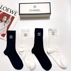 配包装 🌟【一盒4 双】 🌟Chanel 香奈儿 经典字母logo 超薄无骨中筒袜,纯棉 条纹小腿袜 堆堆袜 🌟ins 配包装 🌟【一盒4 双】 🌟Chanel 香奈儿 经典字母logo 超薄无骨中筒袜,纯棉 条纹小腿袜 堆堆袜 🌟ins
