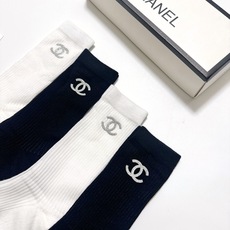 配包装 🌟【一盒4 双】 🌟Chanel 香奈儿 经典字母logo 超薄无骨中筒袜,纯棉 条纹小腿袜 堆堆袜 🌟ins 配包装 🌟【一盒4 双】 🌟Chanel 香奈儿 经典字母logo 超薄无骨中筒袜,纯棉 条纹小腿袜 堆堆袜 🌟ins