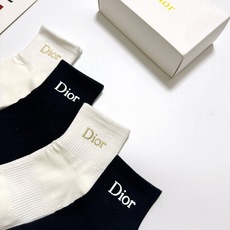配包装 🌟【一盒4双】 🌟Dior 迪奥 经典字母logo 纯棉短筒袜 经典纯色短袜 🌟ins爆款!专柜在售ing 🌟原 配包装 🌟【一盒4双】 🌟Dior 迪奥 经典字母logo 纯棉短筒袜 经典纯色短袜 🌟ins爆款!专柜在售ing 🌟原