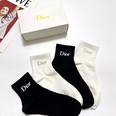 配包装 🌟【一盒4双】 🌟Dior 迪奥 经典字母logo 纯棉短筒袜 经典纯色短袜 🌟ins爆款!专柜在售ing 🌟原 配包装 🌟【一盒4双】 🌟Dior 迪奥 经典字母logo 纯棉短筒袜 经典纯色短袜 🌟ins爆款!专柜在售ing 🌟原