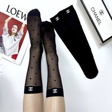 配包装 🌟【一盒2 双】 🌟Chanel 香奈儿 经典双C字母logo波点 中筒丝袜 小腿袜 🌟ins爆款!专柜在售i 配包装 🌟【一盒2 双】 🌟Chanel 香奈儿 经典双C字母logo波点 中筒丝袜 小腿袜 🌟ins爆款!专柜在售i