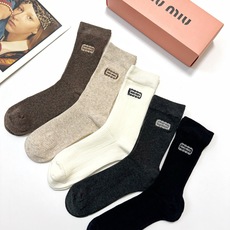 配包装 🌟【一盒5 双】 🌟缪缪 miumiu 经典刺绣字母logo 混纺中筒袜 ,软糯亲肤,ins超火爆配色 , 配包装 🌟【一盒5 双】 🌟缪缪 miumiu 经典刺绣字母logo 混纺中筒袜 ,软糯亲肤,ins超火爆配色 ,