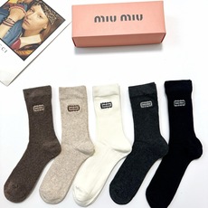 配包装 🌟【一盒5 双】 🌟缪缪 miumiu 经典刺绣字母logo 混纺中筒袜 ,软糯亲肤,ins超火爆配色 , 配包装 🌟【一盒5 双】 🌟缪缪 miumiu 经典刺绣字母logo 混纺中筒袜 ,软糯亲肤,ins超火爆配色 ,