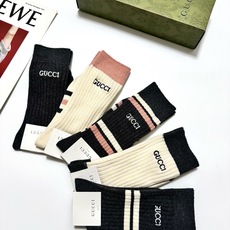 配包装 🌟【一盒5 双】 🌟Gucci 古琦 经典刺绣字母logo 纯棉中筒袜 ,ins超火爆小腿袜,纯棉面料,潮 配包装 🌟【一盒5 双】 🌟Gucci 古琦 经典刺绣字母logo 纯棉中筒袜 ,ins超火爆小腿袜,纯棉面料,潮