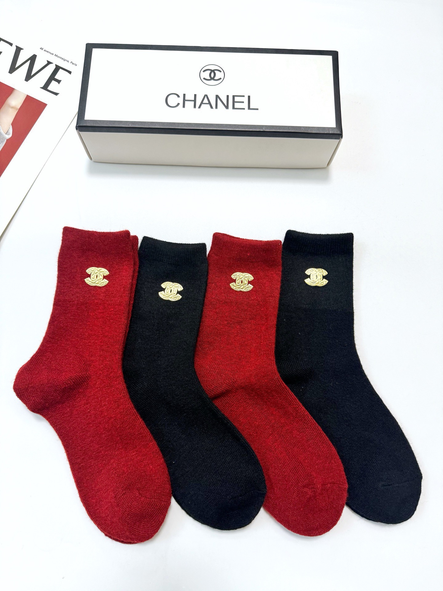 配包装 🌟【一盒4 双】 🌟Chanel 香奈儿 经典字母 logo羊毛 中筒袜  ！超级软糯亲肤！ 🌟ins爆款！专柜