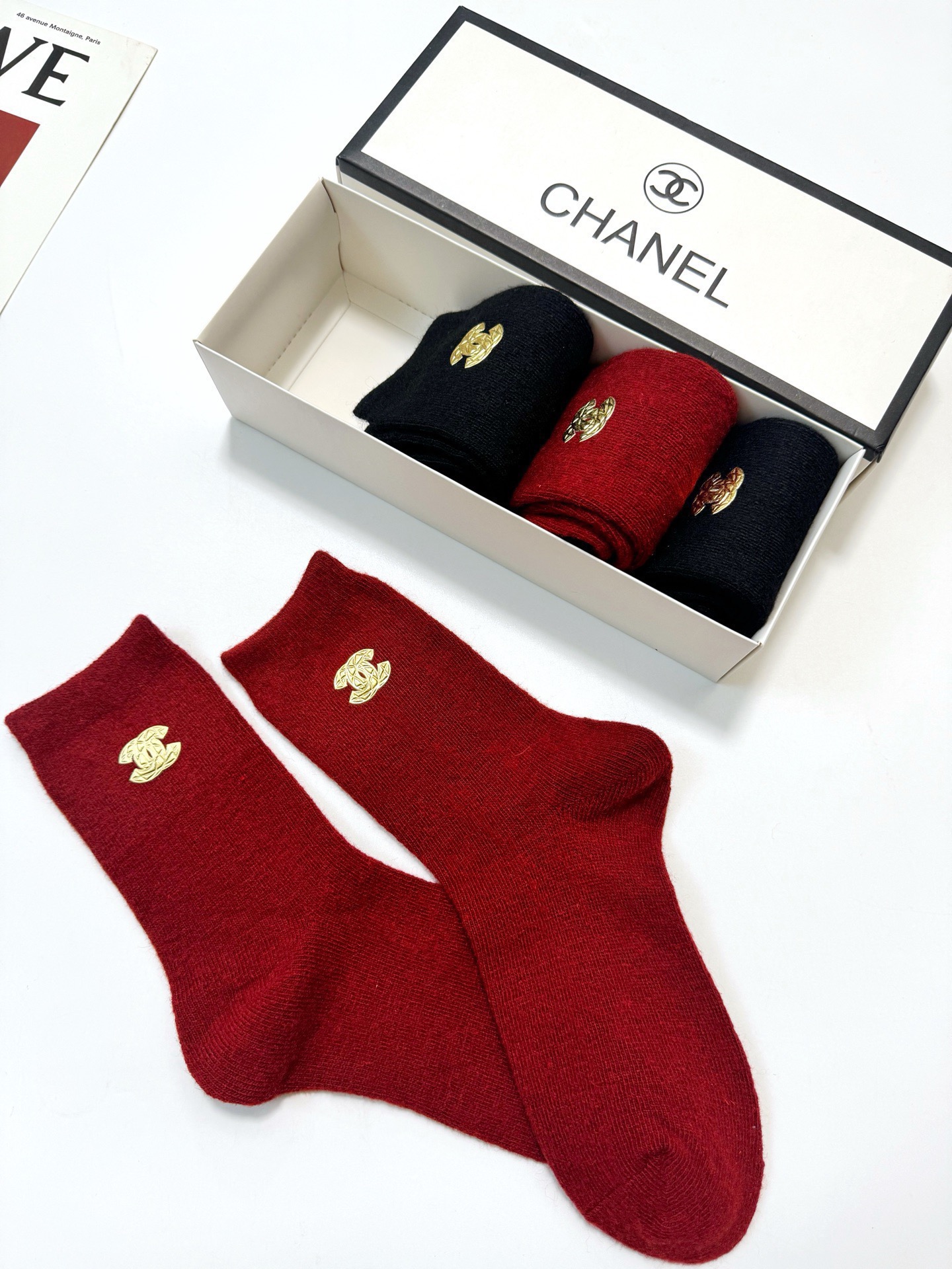 配包装 🌟【一盒4 双】 🌟Chanel 香奈儿 经典字母 logo羊毛 中筒袜  ！超级软糯亲肤！ 🌟ins爆款！专柜