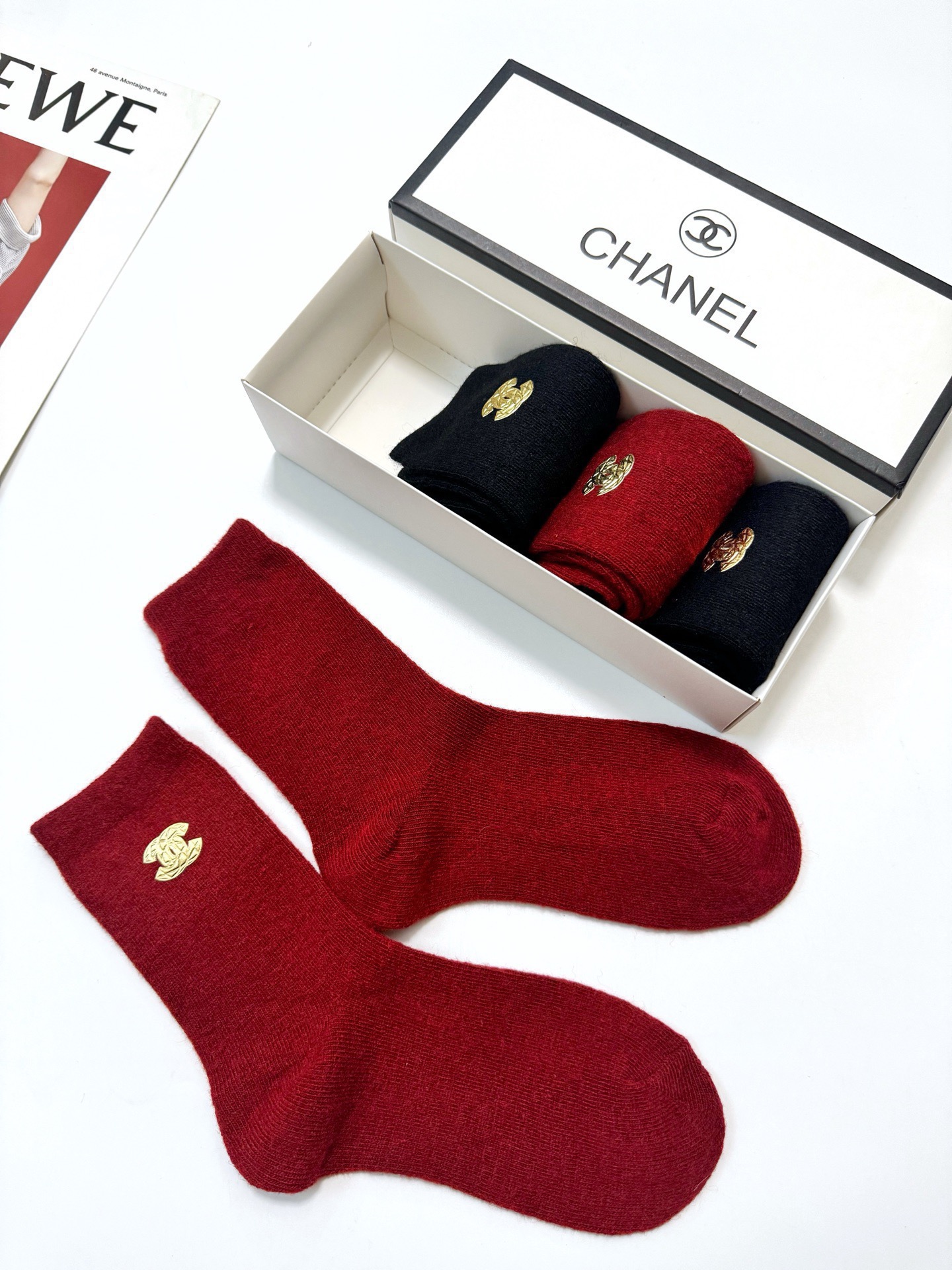 配包装 🌟【一盒4 双】 🌟Chanel 香奈儿 经典字母 logo羊毛 中筒袜  ！超级软糯亲肤！ 🌟ins爆款！专柜