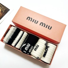 配包装 🌟【一盒5 双】 🌟缪缪 miumiu 经典字母logo 羊绒混纺 中筒袜 ,ins超火爆配色 ,超级软糯 配包装 🌟【一盒5 双】 🌟缪缪 miumiu 经典字母logo 羊绒混纺 中筒袜 ,ins超火爆配色 ,超级软糯
