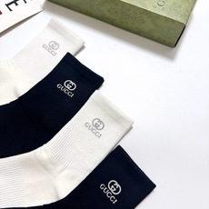 配包装 🌟【一盒4双】 🌟Gucci 古琦 经典纯色 字母logo 纯棉中筒袜 🌟ins爆款!专柜在售ing 🌟原单货 配包装 🌟【一盒4双】 🌟Gucci 古琦 经典纯色 字母logo 纯棉中筒袜 🌟ins爆款!专柜在售ing 🌟原单货