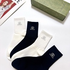 配包装 🌟【一盒4双】 🌟Gucci 古琦 经典纯色 字母logo 纯棉中筒袜 🌟ins爆款!专柜在售ing 🌟原单货 配包装 🌟【一盒4双】 🌟Gucci 古琦 经典纯色 字母logo 纯棉中筒袜 🌟ins爆款!专柜在售ing 🌟原单货