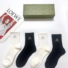 配包装 🌟【一盒4双】 🌟Gucci 古琦 经典纯色 字母logo 纯棉中筒袜 🌟ins爆款!专柜在售ing 🌟原单货 配包装 🌟【一盒4双】 🌟Gucci 古琦 经典纯色 字母logo 纯棉中筒袜 🌟ins爆款!专柜在售ing 🌟原单货