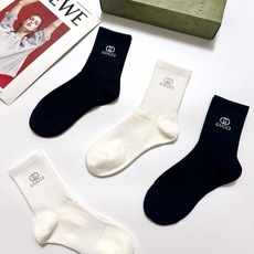 配包装 🌟【一盒4双】 🌟Gucci 古琦 经典纯色 字母logo 纯棉中筒袜 🌟ins爆款!专柜在售ing 🌟原单货 配包装 🌟【一盒4双】 🌟Gucci 古琦 经典纯色 字母logo 纯棉中筒袜 🌟ins爆款!专柜在售ing 🌟原单货