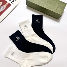 配包装 🌟【一盒4双】 🌟Gucci 古琦 经典纯色 字母logo 纯棉中筒袜 🌟ins爆款!专柜在售ing 🌟原单货 配包装 🌟【一盒4双】 🌟Gucci 古琦 经典纯色 字母logo 纯棉中筒袜 🌟ins爆款!专柜在售ing 🌟原单货