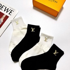 配包装 🌟【一盒4双】 🌟LV 路易威登 经典字母logo 纯棉中筒袜 经典纯色短袜 🌟ins爆款!专柜在售ing 🌟原 配包装 🌟【一盒4双】 🌟LV 路易威登 经典字母logo 纯棉中筒袜 经典纯色短袜 🌟ins爆款!专柜在售ing 🌟原