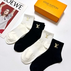 配包装 🌟【一盒4双】 🌟LV 路易威登 经典字母logo 纯棉中筒袜 经典纯色短袜 🌟ins爆款!专柜在售ing 🌟原 配包装 🌟【一盒4双】 🌟LV 路易威登 经典字母logo 纯棉中筒袜 经典纯色短袜 🌟ins爆款!专柜在售ing 🌟原