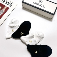 配包装 🌟【一盒4 双】 🌟Chanel 香奈儿 经典字母logo 透气纯棉花边短筒袜 ,ins超火爆红人同款,精美 配包装 🌟【一盒4 双】 🌟Chanel 香奈儿 经典字母logo 透气纯棉花边短筒袜 ,ins超火爆红人同款,精美