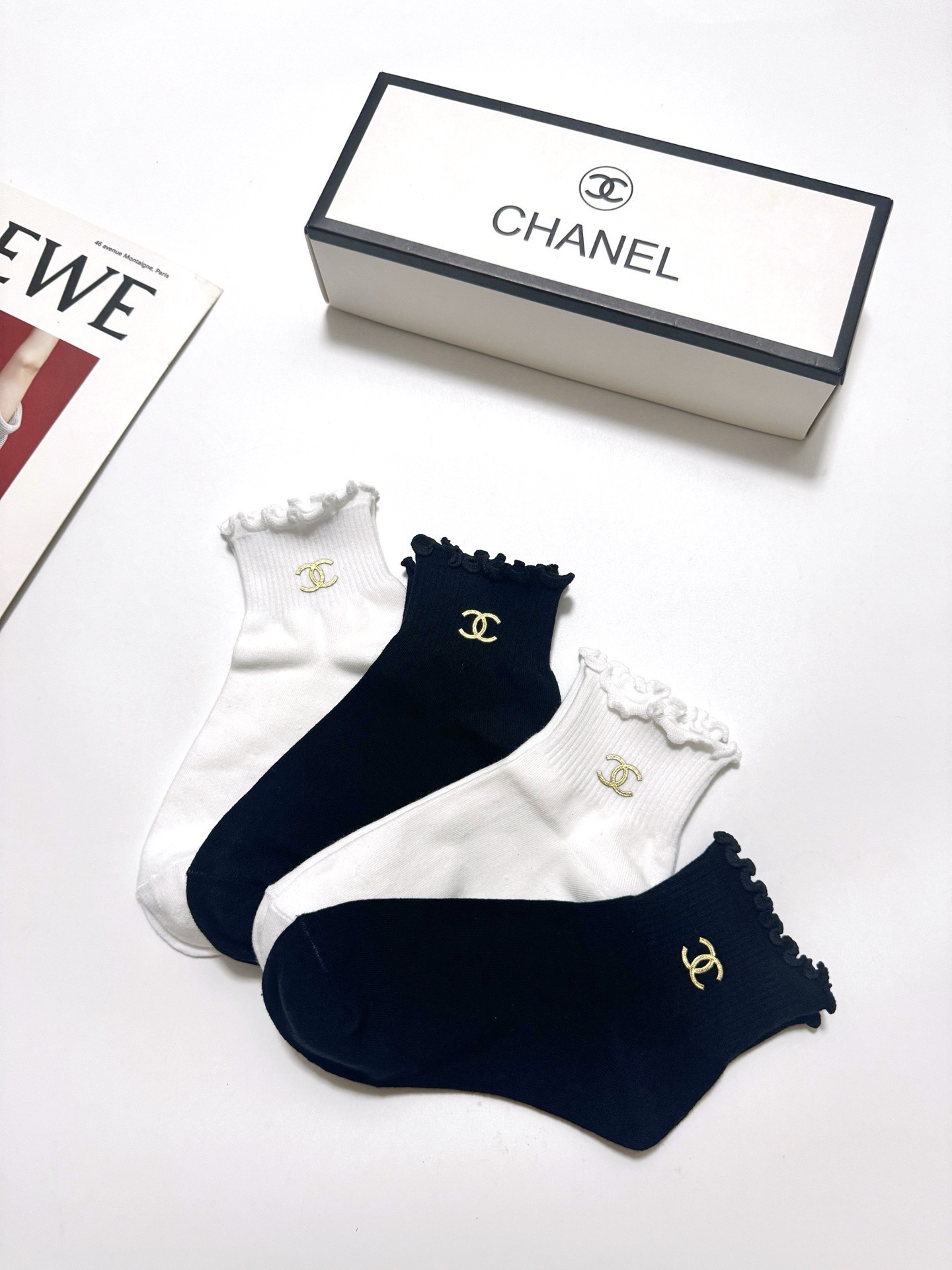 配包装 🌟【一盒4 双】 🌟Chanel 香奈儿 经典字母logo 透气纯棉花边短筒袜 ,ins超火爆红人同款,精美 配包装 🌟【一盒4 双】 🌟Chanel 香奈儿 经典字母logo 透气纯棉花边短筒袜 ,ins超火爆红人同款,精美