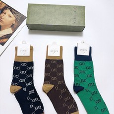 配包装 🌟【一盒3双】 🌟Gucci 古琦 经典字母 logo 纯棉 中筒袜 !超级软糯亲肤! 🌟ins爆款!专柜在售 配包装 🌟【一盒3双】 🌟Gucci 古琦 经典字母 logo 纯棉 中筒袜 !超级软糯亲肤! 🌟ins爆款!专柜在售