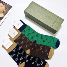 配包装 🌟【一盒3双】 🌟Gucci 古琦 经典字母 logo 纯棉 中筒袜 !超级软糯亲肤! 🌟ins爆款!专柜在售 配包装 🌟【一盒3双】 🌟Gucci 古琦 经典字母 logo 纯棉 中筒袜 !超级软糯亲肤! 🌟ins爆款!专柜在售