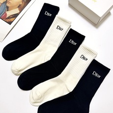 配包装 🌟【一盒5 双】 🌟Dior 迪奥 经典刺绣字母logo 纯棉中筒袜 ,ins超火爆小腿袜,纯棉面料,潮人 配包装 🌟【一盒5 双】 🌟Dior 迪奥 经典刺绣字母logo 纯棉中筒袜 ,ins超火爆小腿袜,纯棉面料,潮人