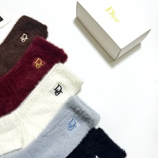 配包装 🌟【一盒5 双】 🌟Dior 迪奥 欧美大牌 经典字母 logo 水貂绒中筒袜 !超级软糯亲肤! 🌟ins爆款 配包装 🌟【一盒5 双】 🌟Dior 迪奥 欧美大牌 经典字母 logo 水貂绒中筒袜 !超级软糯亲肤! 🌟ins爆款
