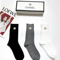 配包装 🌟【一盒3 双】 🌟 Chanel 香奈儿 经典字母logo纯棉 中筒袜 🌟经典配色个性时尚 🌟ins爆款! 配包装 🌟【一盒3 双】 🌟 Chanel 香奈儿 经典字母logo纯棉 中筒袜 🌟经典配色个性时尚 🌟ins爆款!