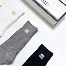 配包装 🌟【一盒3 双】 🌟 Chanel 香奈儿 经典字母logo纯棉 中筒袜 🌟经典配色个性时尚 🌟ins爆款! 配包装 🌟【一盒3 双】 🌟 Chanel 香奈儿 经典字母logo纯棉 中筒袜 🌟经典配色个性时尚 🌟ins爆款!