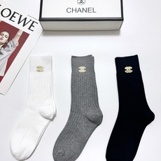配包装 🌟【一盒3 双】 🌟 Chanel 香奈儿 经典字母logo纯棉 中筒袜 🌟经典配色个性时尚 🌟ins爆款! 配包装 🌟【一盒3 双】 🌟 Chanel 香奈儿 经典字母logo纯棉 中筒袜 🌟经典配色个性时尚 🌟ins爆款!