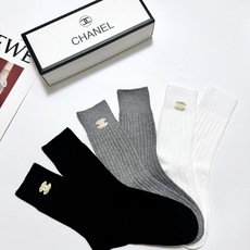 配包装 🌟【一盒3 双】 🌟 Chanel 香奈儿 经典字母logo纯棉 中筒袜 🌟经典配色个性时尚 🌟ins爆款! 配包装 🌟【一盒3 双】 🌟 Chanel 香奈儿 经典字母logo纯棉 中筒袜 🌟经典配色个性时尚 🌟ins爆款!