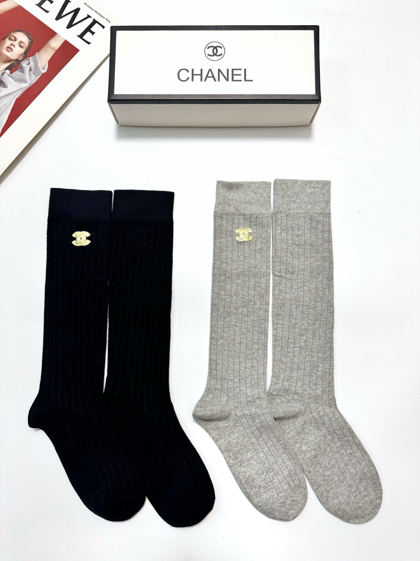 配包装 🌟【一盒2 双】 🌟Chanel 香奈儿 经典双C字母logo纯棉长筒袜 小腿袜 🌟ins爆款!专柜在售ing 配包装 🌟【一盒2 双】 🌟Chanel 香奈儿 经典双C字母logo纯棉长筒袜 小腿袜 🌟ins爆款!专柜在售ing