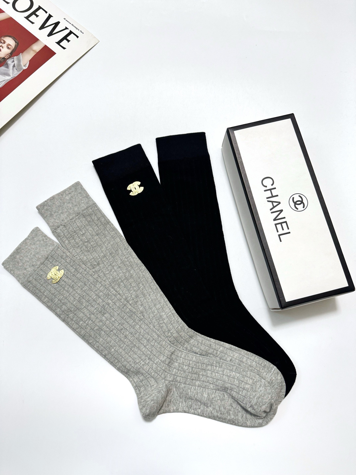 配包装 🌟【一盒2 双】 🌟Chanel 香奈儿 经典双C字母logo纯棉长筒袜 小腿袜 🌟ins爆款!专柜在售ing 配包装 🌟【一盒2 双】 🌟Chanel 香奈儿 经典双C字母logo纯棉长筒袜 小腿袜 🌟ins爆款!专柜在售ing