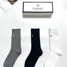 配包装 🌟【一盒3 双】 🌟Chanel 香奈儿 经典字母logo 纯棉中筒袜 小腿袜 🌟ins爆款!专柜在售ing 配包装 🌟【一盒3 双】 🌟Chanel 香奈儿 经典字母logo 纯棉中筒袜 小腿袜 🌟ins爆款!专柜在售ing