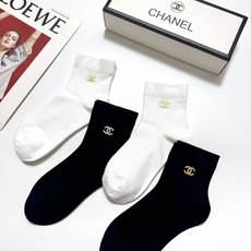 配包装 🌟【一盒4双】 🌟Chanel 香奈儿 经典字母logo ins超火爆短筒袜,纯棉面料,潮人必备 ,经典配色 配包装 🌟【一盒4双】 🌟Chanel 香奈儿 经典字母logo ins超火爆短筒袜,纯棉面料,潮人必备 ,经典配色