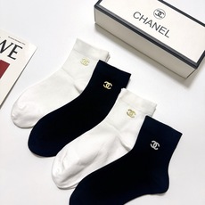 配包装 🌟【一盒4双】 🌟Chanel 香奈儿 经典字母logo ins超火爆短筒袜,纯棉面料,潮人必备 ,经典配色 配包装 🌟【一盒4双】 🌟Chanel 香奈儿 经典字母logo ins超火爆短筒袜,纯棉面料,潮人必备 ,经典配色