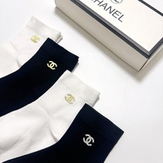配包装 🌟【一盒4双】 🌟Chanel 香奈儿 经典字母logo ins超火爆短筒袜,纯棉面料,潮人必备 ,经典配色 配包装 🌟【一盒4双】 🌟Chanel 香奈儿 经典字母logo ins超火爆短筒袜,纯棉面料,潮人必备 ,经典配色
